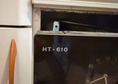 Reloj programador HT-610 averiado, una de las reparaciones de horno más frecuentes en Palencia